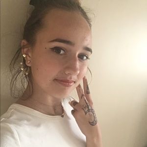 Meet your Posher, Abigail